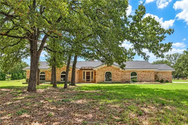 4728 Enchanted Oaks Drive, College Station, TX 77845