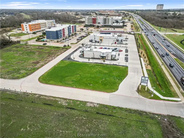 3047 University Dr, Bryan, TX 77802
