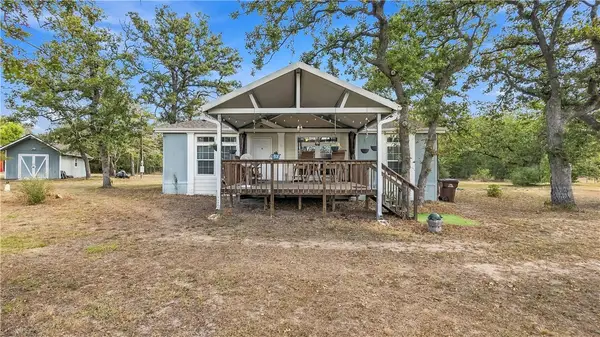 207 W Lois Lane, Somerville, TX 77879