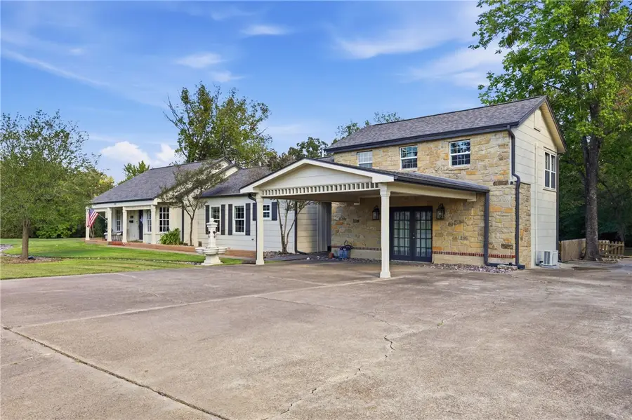 405 E Brookside Dr, Bryan, TX 77801 - #3