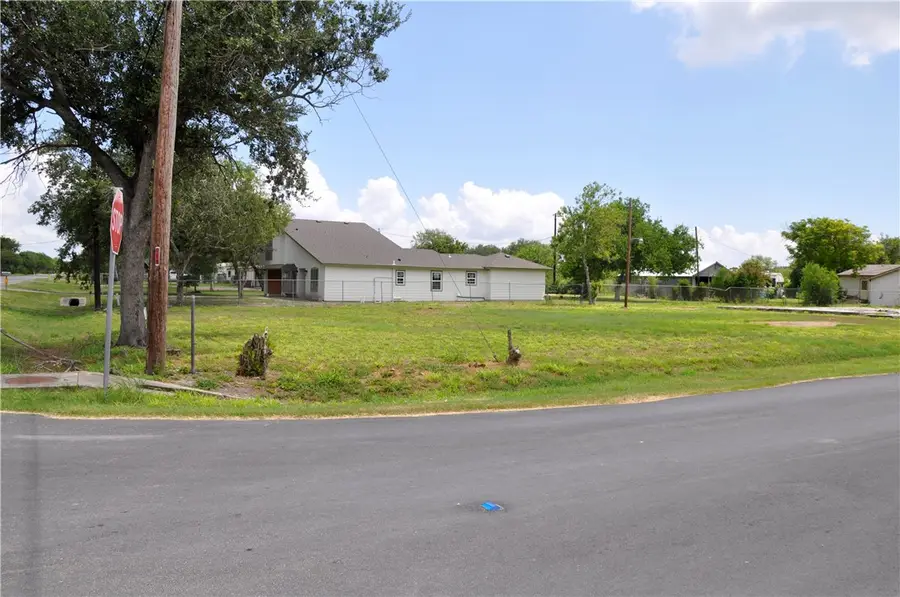 11837 Mallard Drive, Corpus Christi, TX 78410 - Image #2