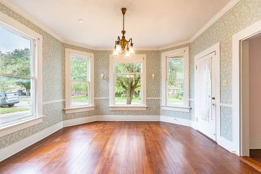 711 E Lott Street, Beeville, TX 78102 - Image #2