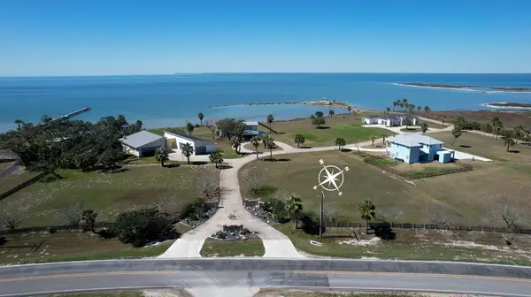102 Redfish Point Drive, Rockport, TX 78382