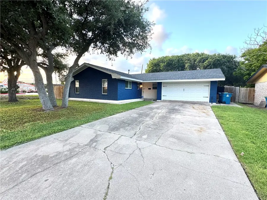 101 Ghent Pl, Portland, TX 78374 - Image #2