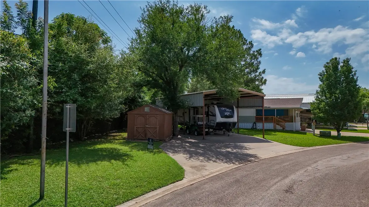 512 Brazos Harbor Circle, Granbury, TX 76048 - Image #1