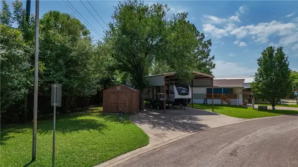 512 Brazos Harbor Circle, Granbury, TX 76048