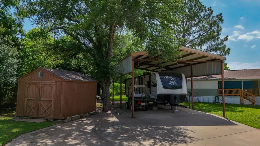 512 Brazos Harbor Circle, Granbury, TX 76048 - Image #2