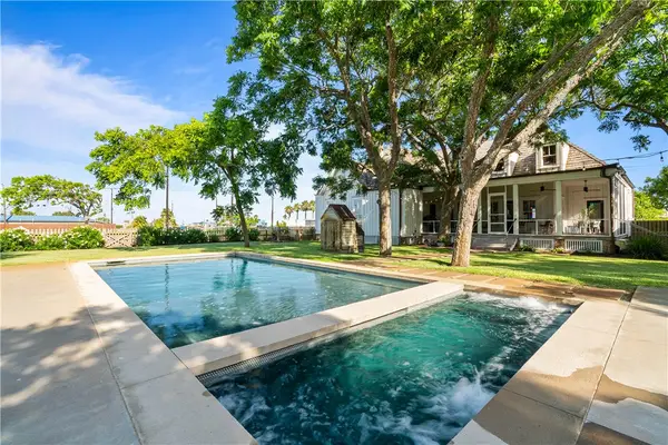 203 N Magnolia Street, Rockport, TX 78382