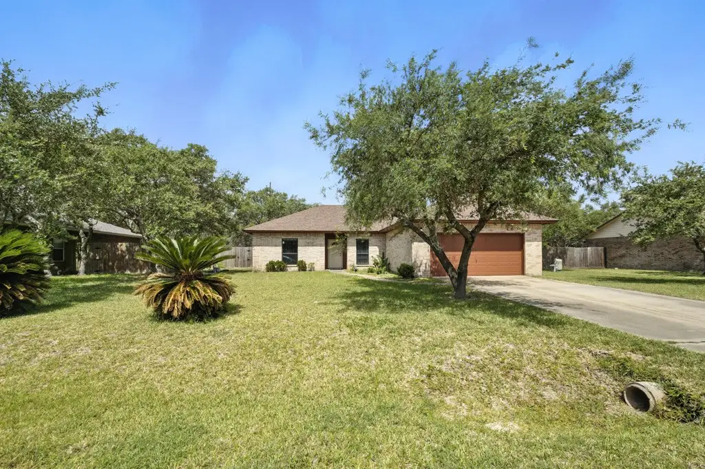 829 Redwood Avenue, Rockport, TX 78382 - #1