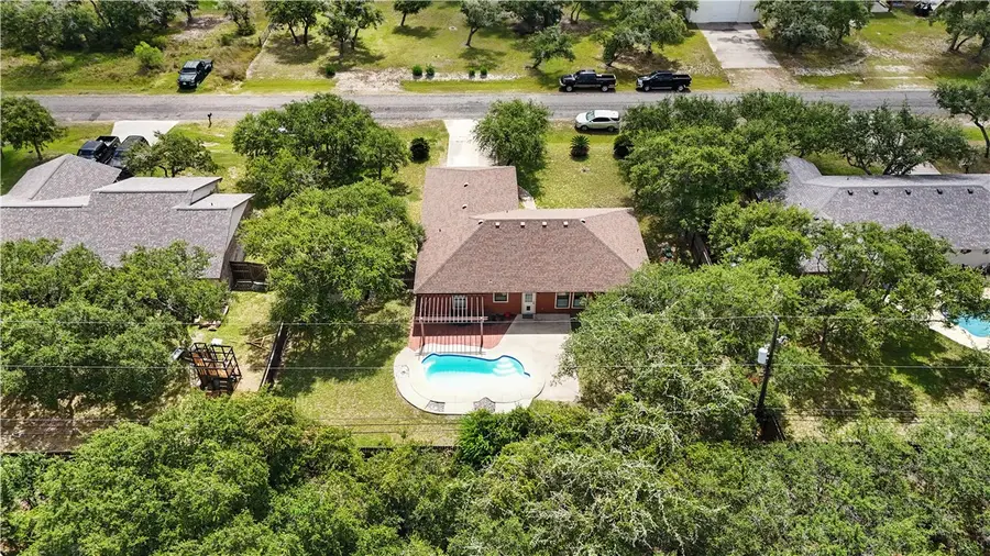 829 Redwood Avenue, Rockport, TX 78382 - #2