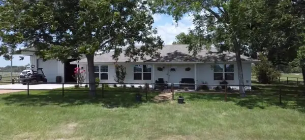 8652 State Highway 111 East, Yoakum, TX 77995