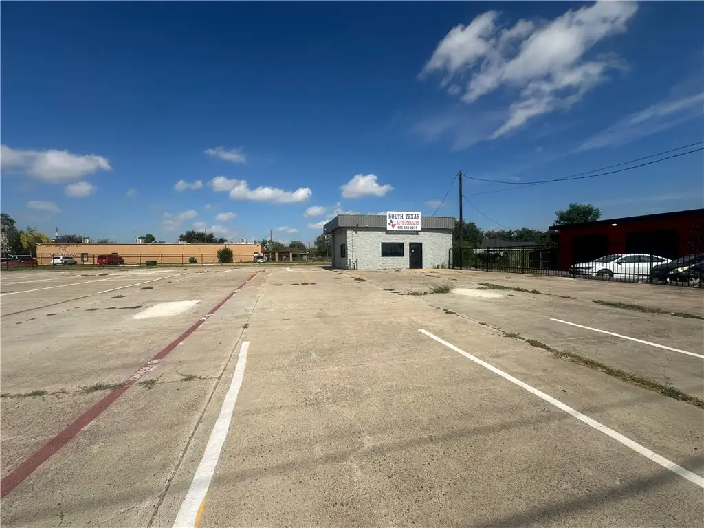 407 N Veterans Boulevard, McAllen Pharr, TX 78577 - #1