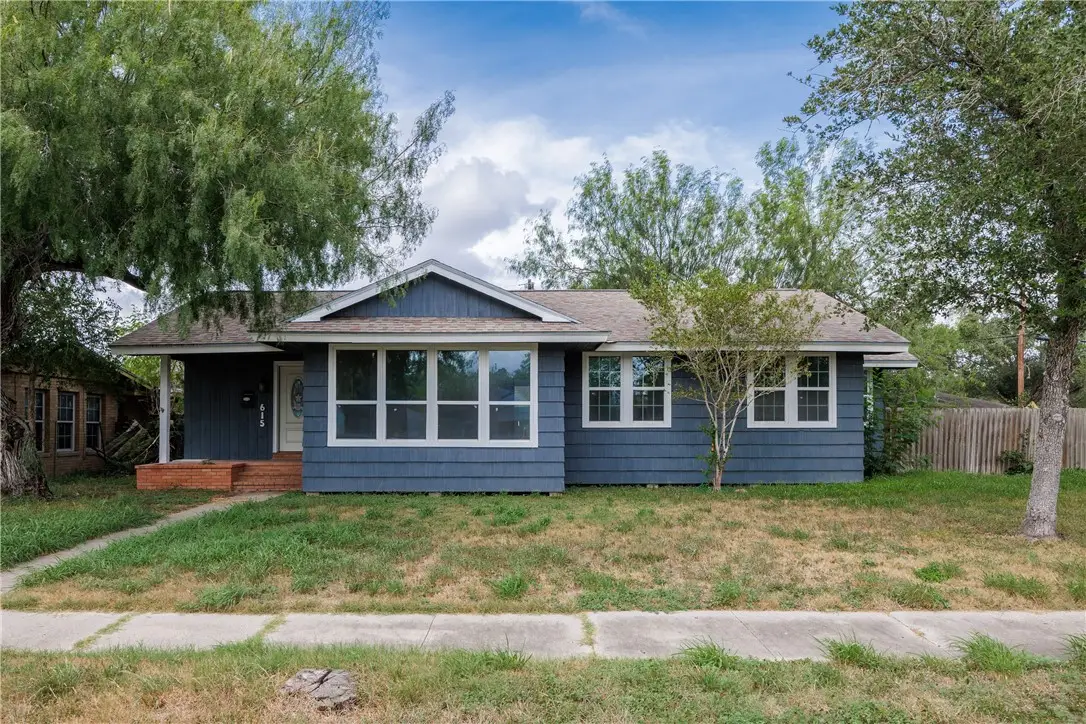 615 E Henderson Street, Bishop, TX 78343 - #1