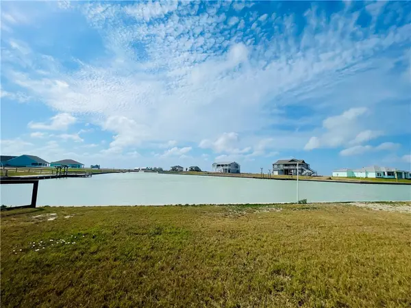 6 Westpointe Drive, Rockport, TX 78382