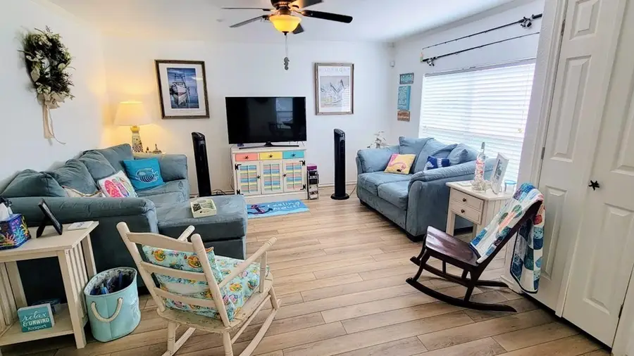 1118 Patton Street, Rockport, TX 78382 - Image #3