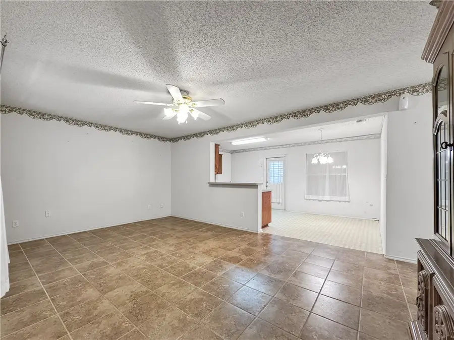 7810 Falcon Drive, Corpus Christi, TX 78414 - Image #3