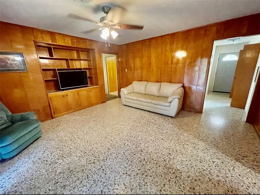 1109 Cynthia Drive, Alice, TX 78332 - Image #2