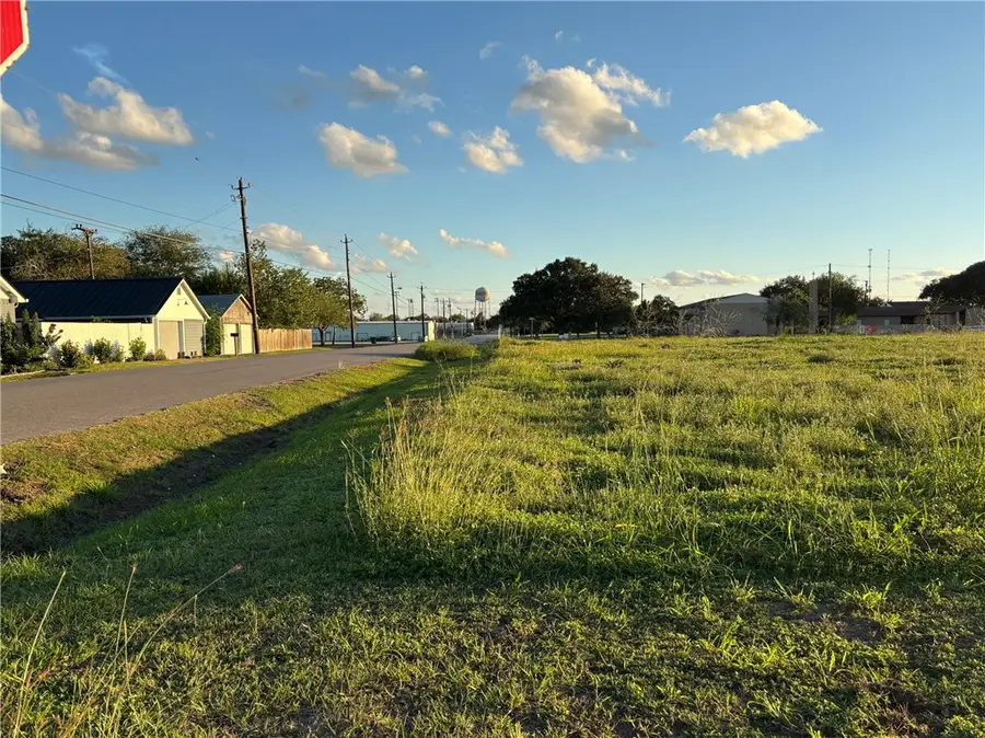 302 W Fannin Street, Refugio, TX 78377 - Image #3