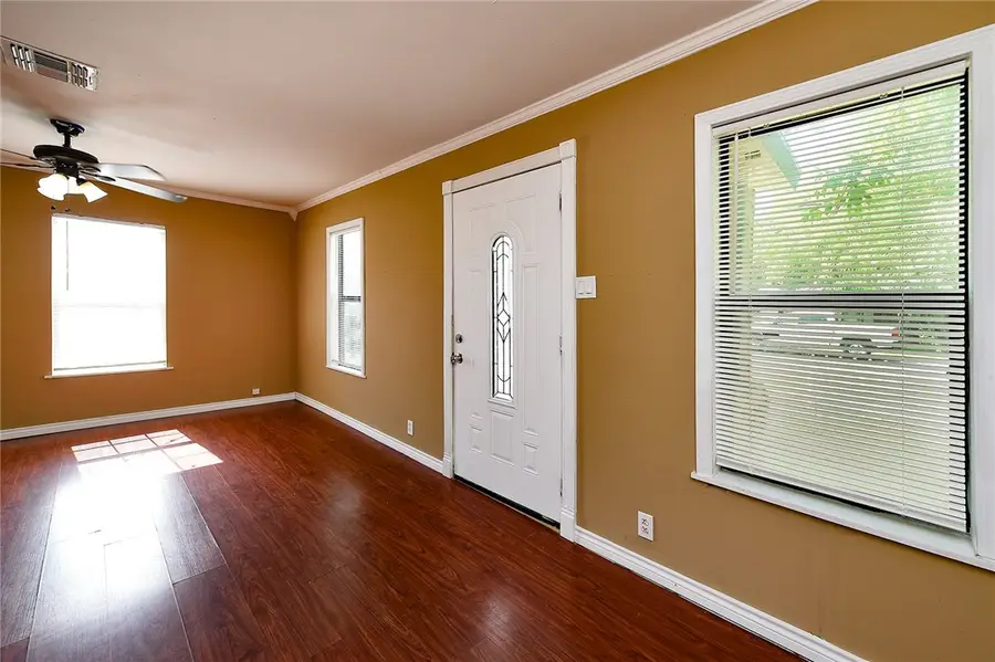 212 Hugh Street, Sinton, TX 78387 - Image #2