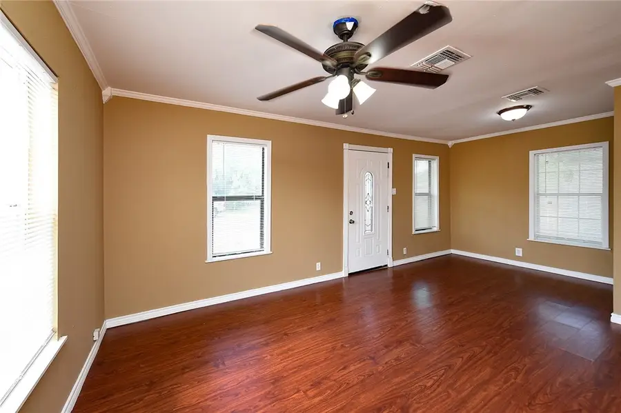 212 Hugh Street, Sinton, TX 78387 - Image #3