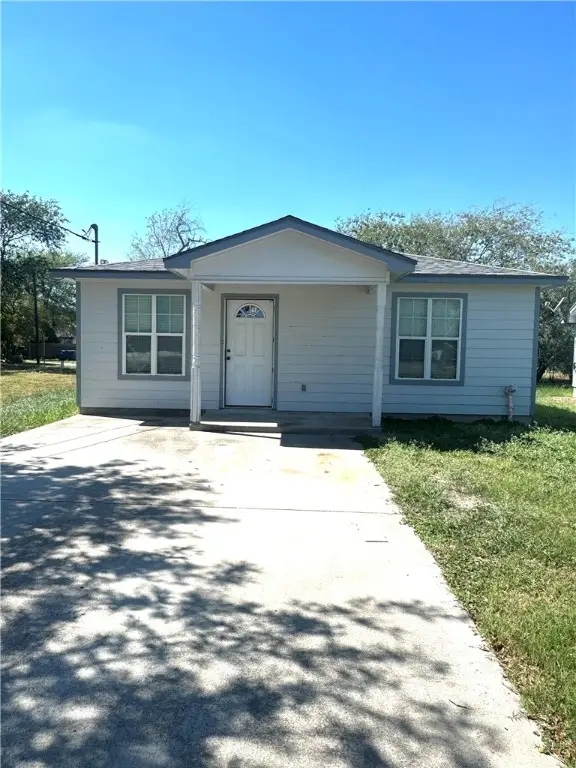 716 Sodville Ave, Sinton, TX 78387