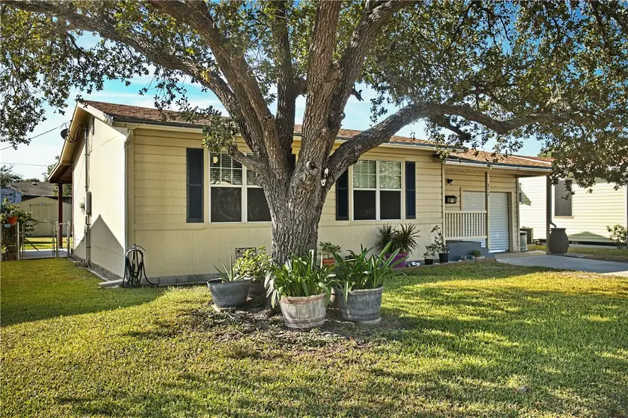 812 Hamilton Street, Sinton, TX 78387 - Image #2