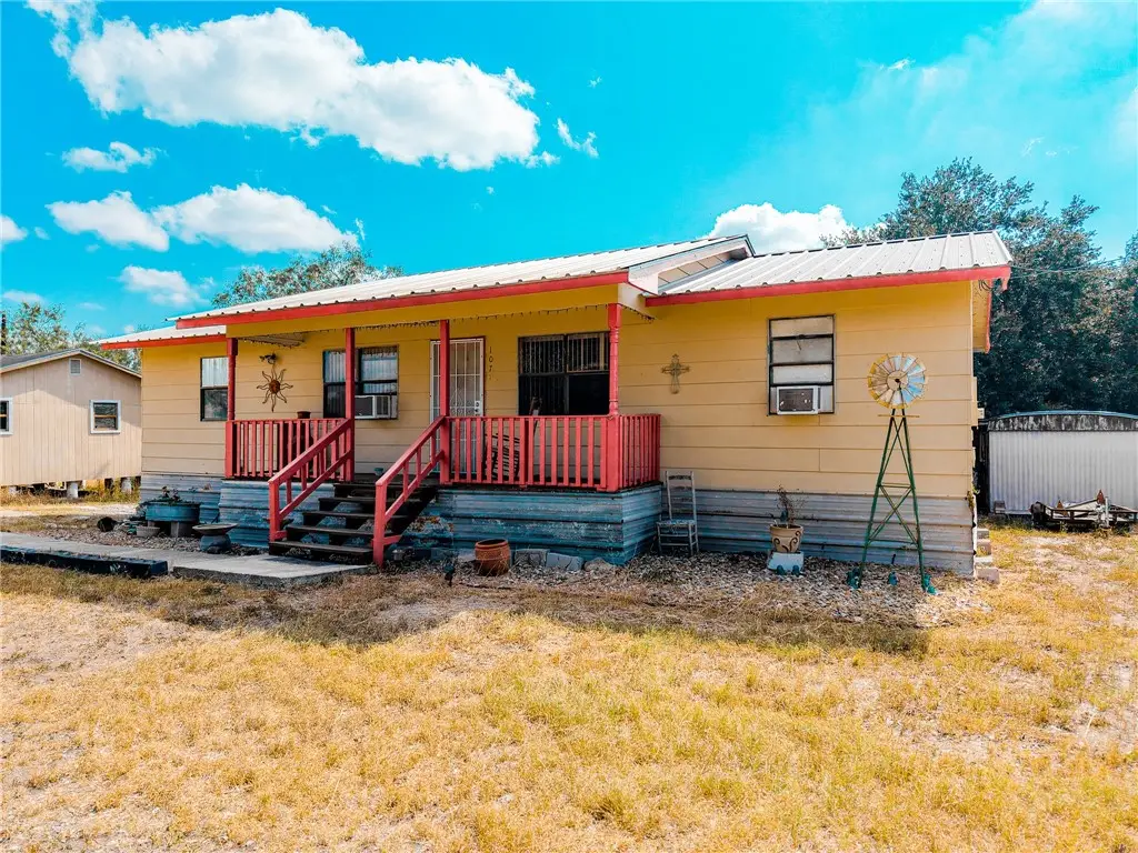 107 Kerry Drive, George West, TX 78022 - Image #1