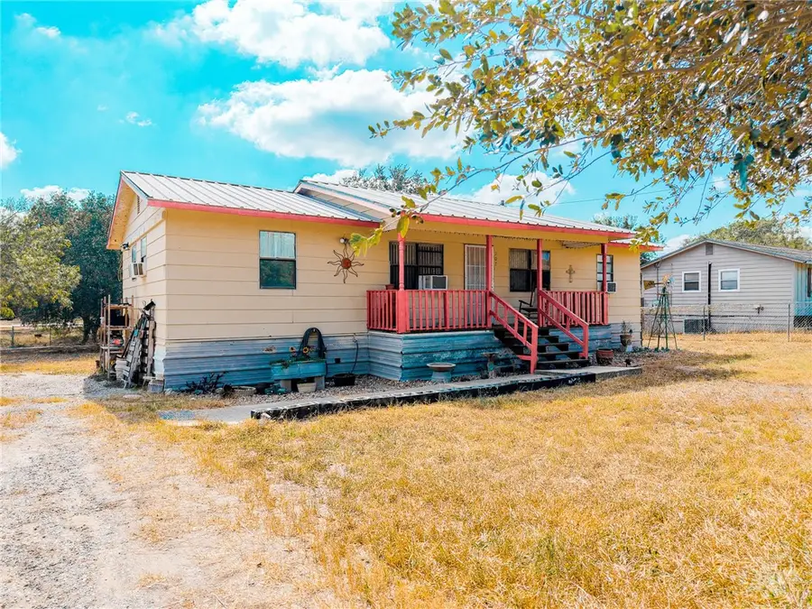 107 Kerry Drive, George West, TX 78022 - Image #2