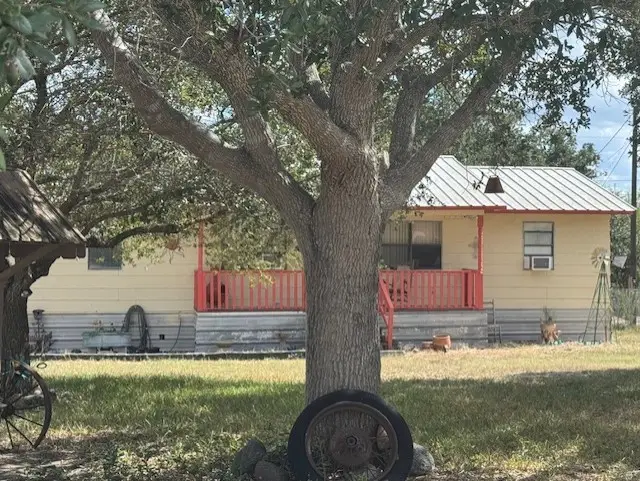 107 Kerry Drive, George West, TX 78022 - Image #3