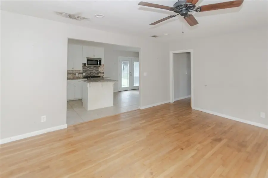 337 Woodlawn Street, Sinton, TX 78387 - Image #2