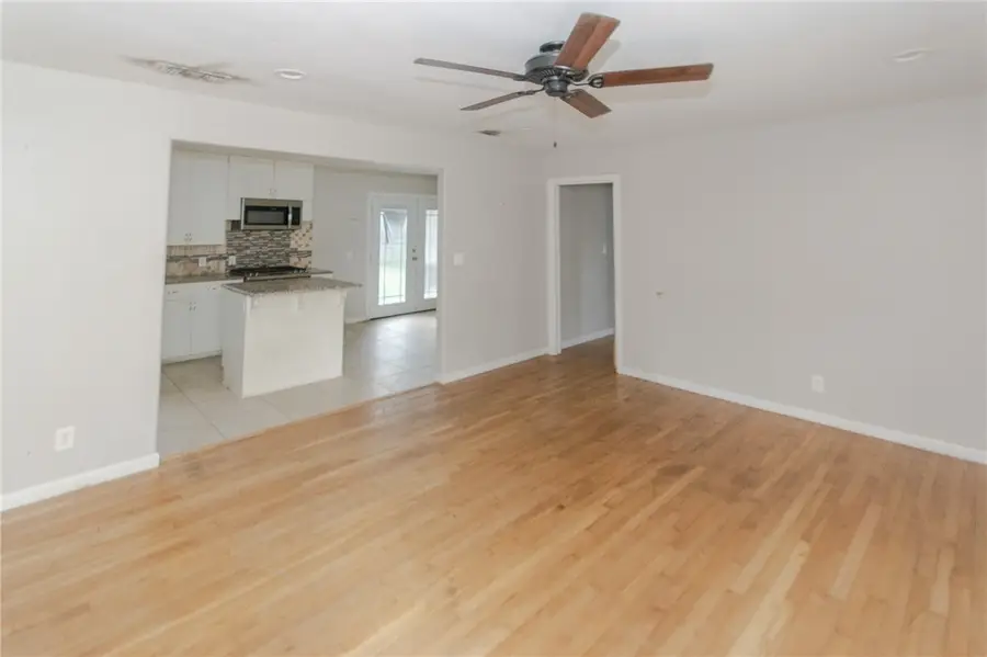 337 Woodlawn Street, Sinton, TX 78387 - Image #3