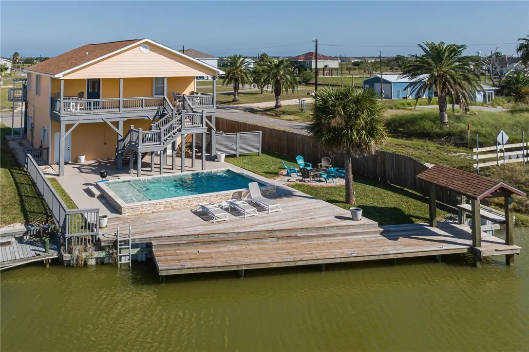 102 Ball Street, Rockport, TX 78382 - Image #1