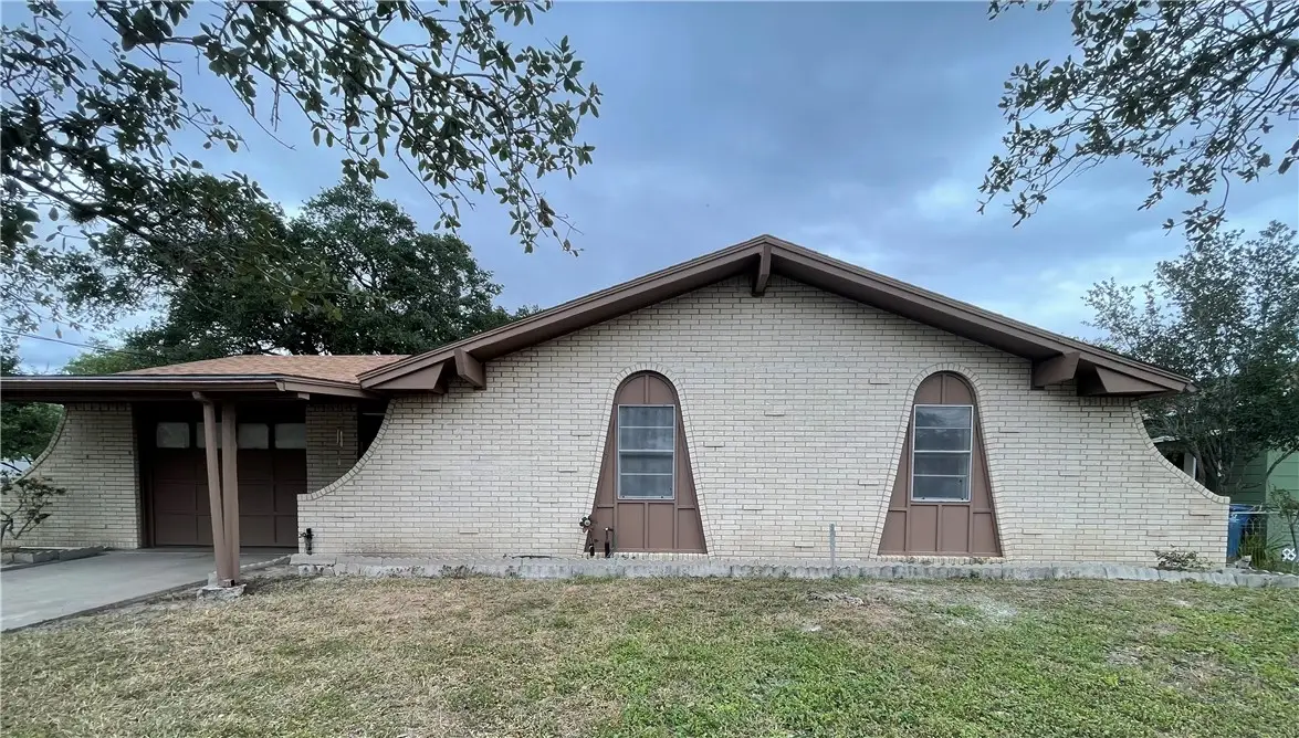 803 Avenue H, Sinton, TX 78387 - Image #1