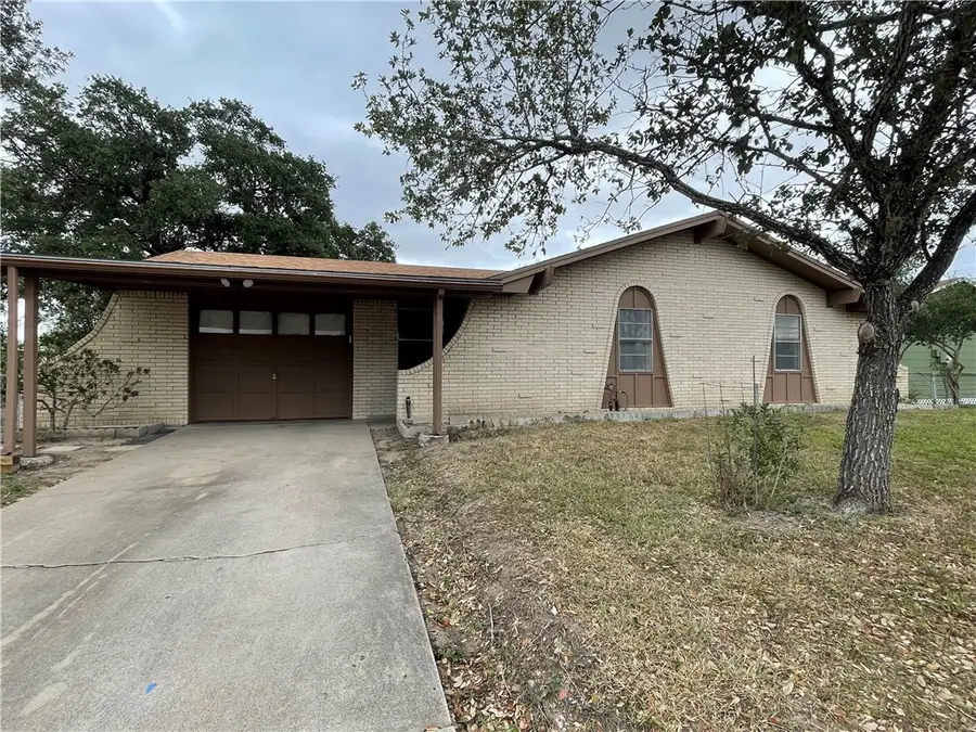 803 Avenue H, Sinton, TX 78387 - Image #2
