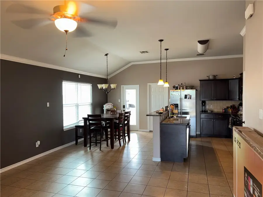 1525 Oak Hill Drive, Corpus Christi, TX 78418 - Image #2