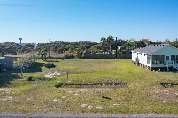 1511 S Pearl Street, Rockport, TX 78382