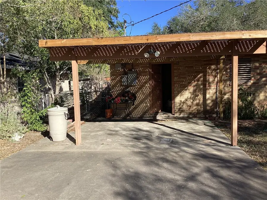 1704 Odilia Street, Alice, TX 78332 - Image #2