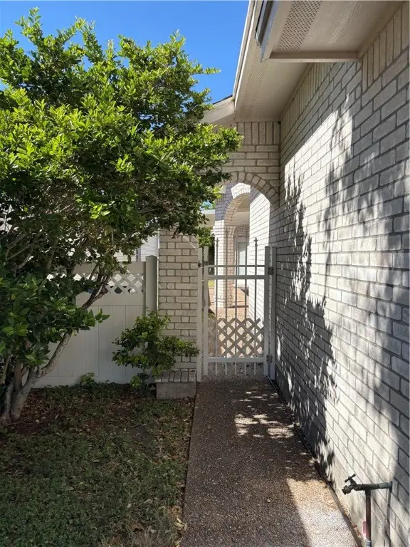 6721 Shilling Way, Corpus Christi, TX 78414 - Image #2