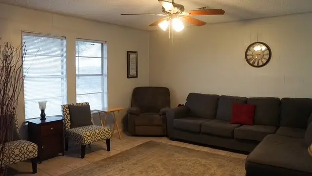 1013 S Smith Avenue, Hebbronville, TX 78361 - Image #2