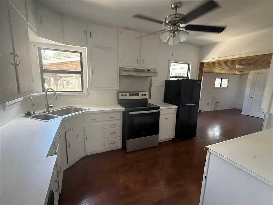 822 E Warren Avenue, Kingsville, TX 78363 - Image #3