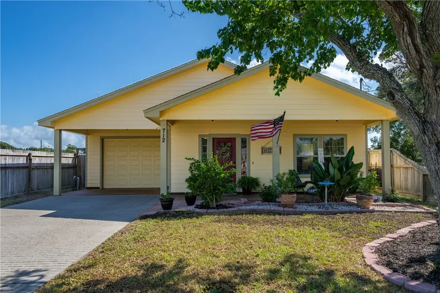 712 Mathis Street, Rockport, TX 78382 - Image #2