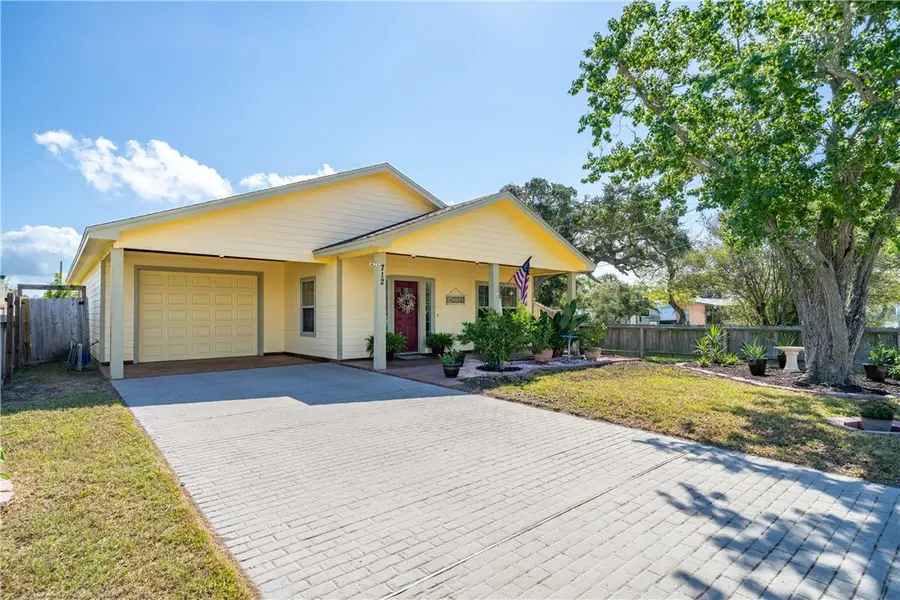 712 Mathis Street, Rockport, TX 78382 - Image #3