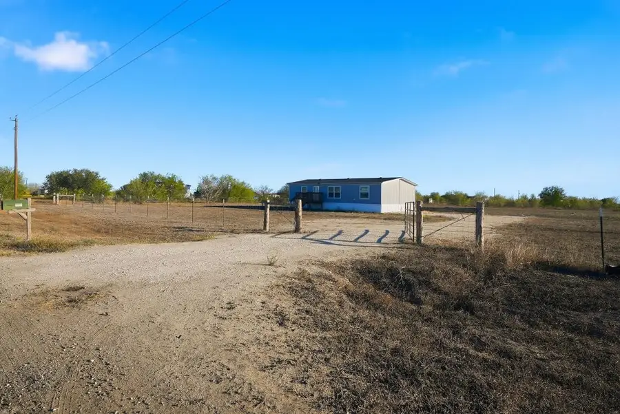 553 Jennifer Loop, Orange Grove Sandia, TX 78383 - Image #2