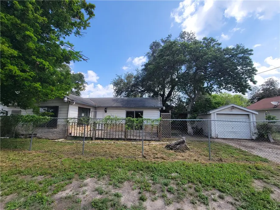 424 S Aransas Street, Alice, TX 78332 - Image #2