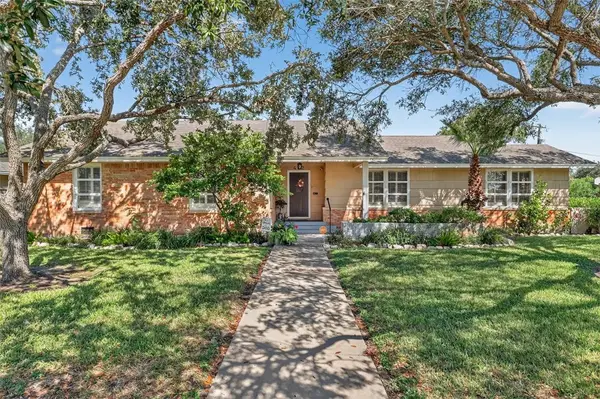 402 Pasadena Place, Corpus Christi, TX 78411