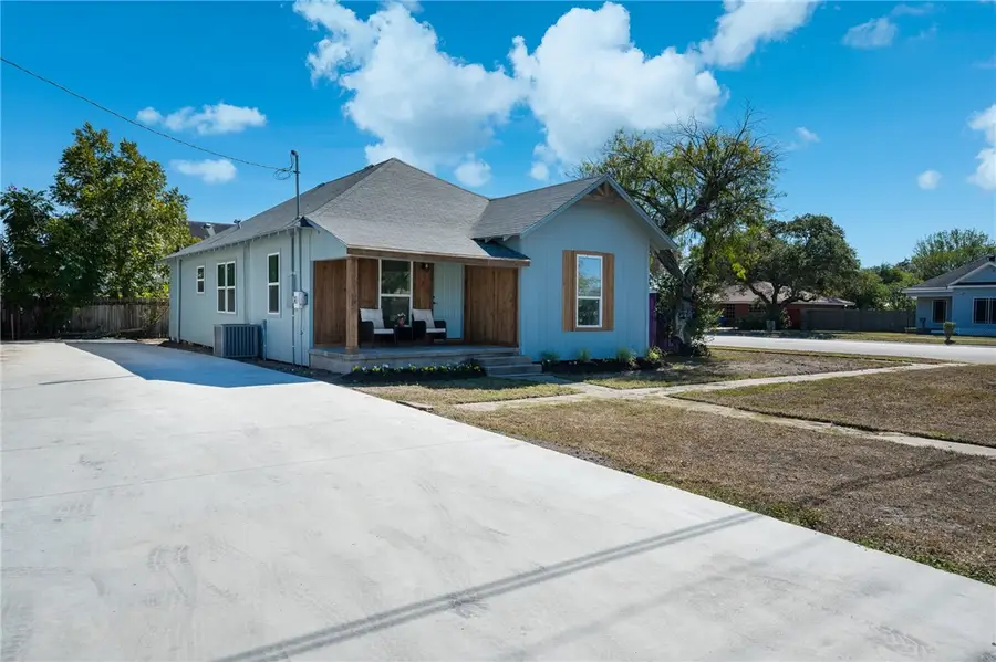 221 S. Mccall, Sinton, TX 78387 - Image #2