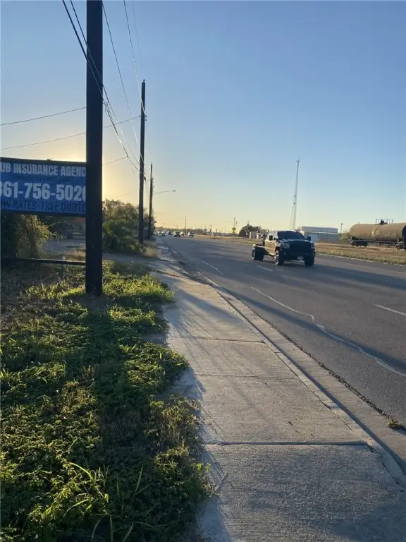 724 W Front Street, Alice, TX 78332 - Image #3