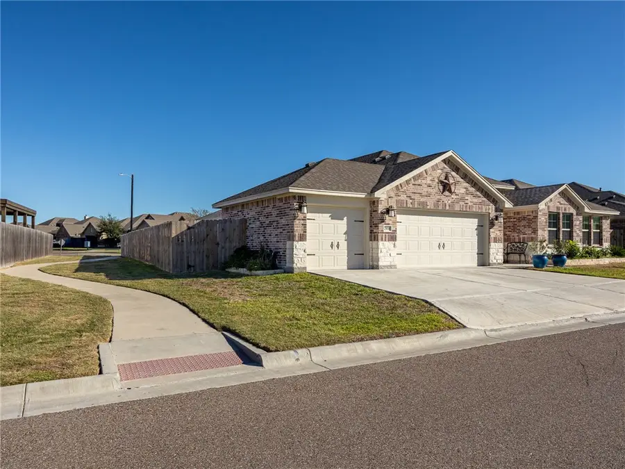 7938 Rancho Vista Boulevard E, Corpus Christi, TX 78414 - Image #2