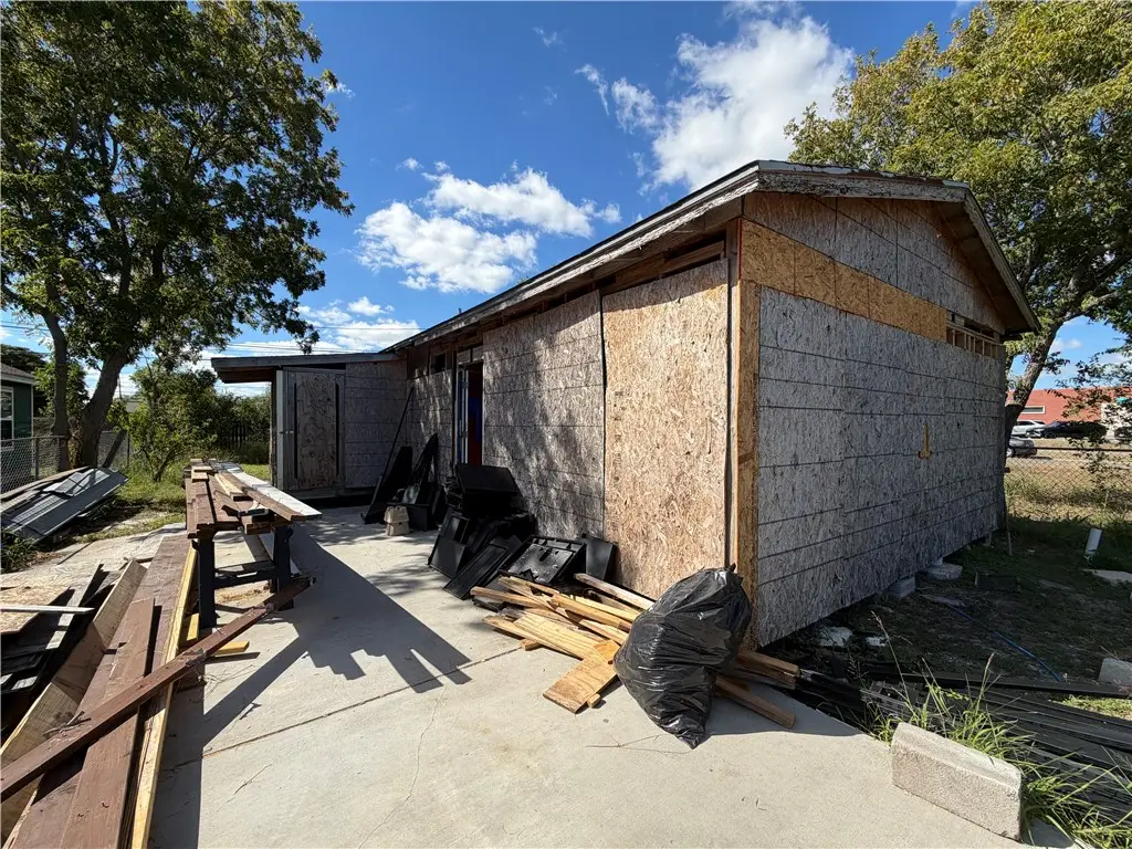 2821 Nogales Street, Corpus Christi, TX 78405 - Image #1