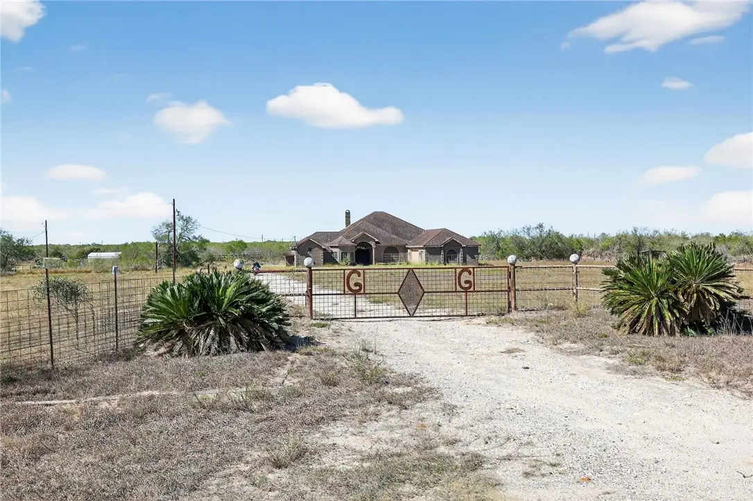 1674 S State Highway 16, Hebbronville, TX 78361 - Image #1